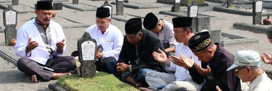 Tahlil Ziarah Kubur