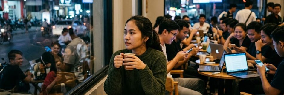 cara mengatasi rasa kesepian di tengah keramaian digital